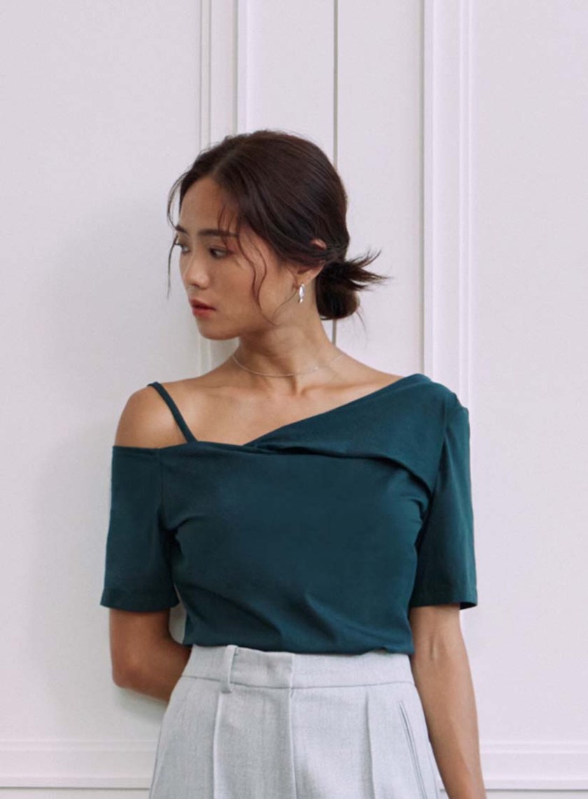 不對稱斜領單肩帶BRA上衣